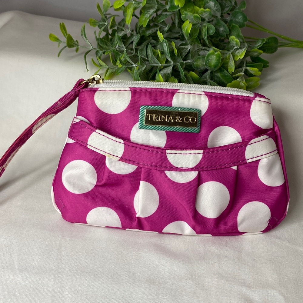 Zippered pouch